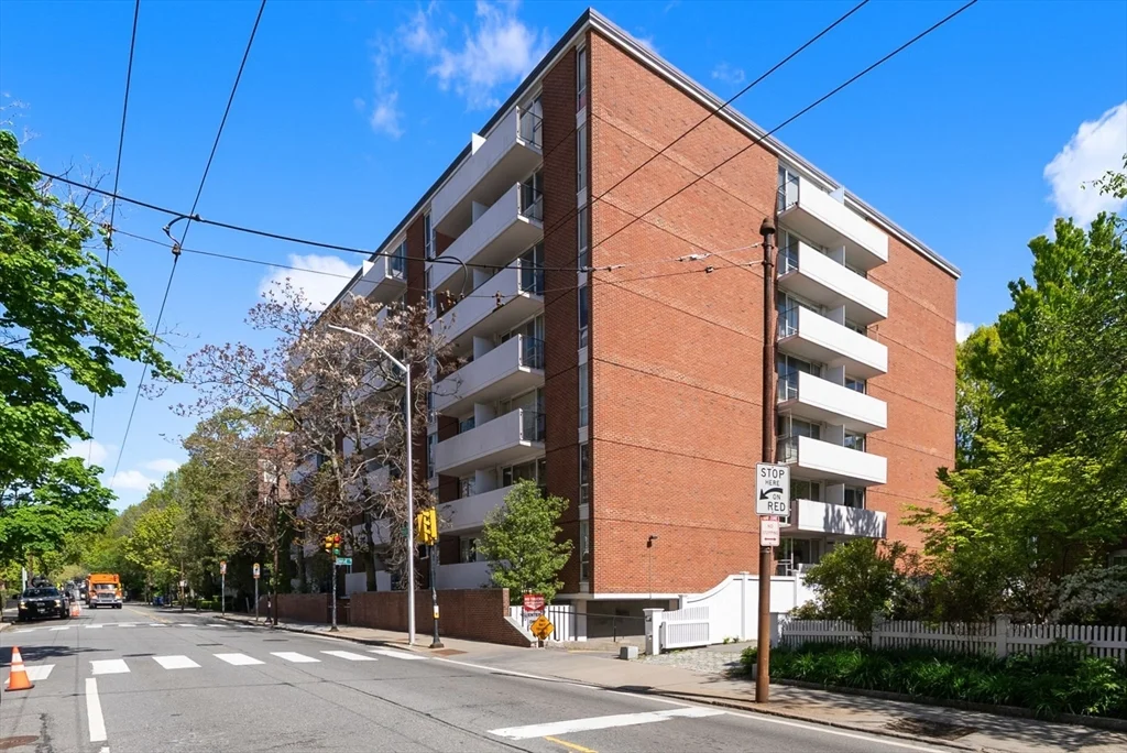 1 bed, 1 bath apartment for rent at 29 Concord Ave Unit 302, Neighborhood Nine