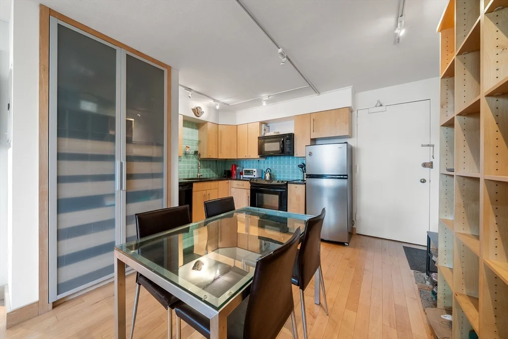 1 bed, 1 bath apartment for rent at 29 Concord Ave Unit 302, Neighborhood Nine — photo 4 of 20