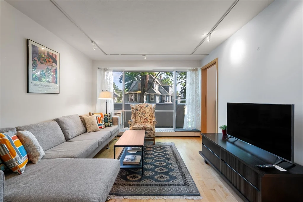 1 bed, 1 bath apartment for rent at 29 Concord Ave Unit 302, Neighborhood Nine — photo 8 of 20