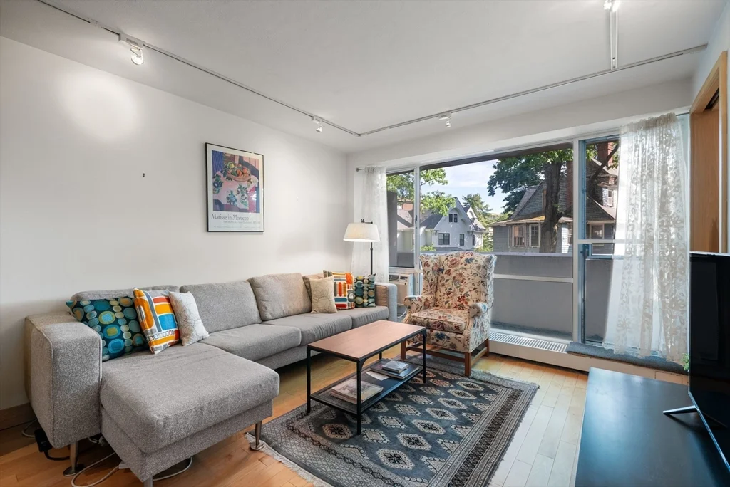 1 bed, 1 bath apartment for rent at 29 Concord Ave Unit 302, Neighborhood Nine — photo 7 of 20