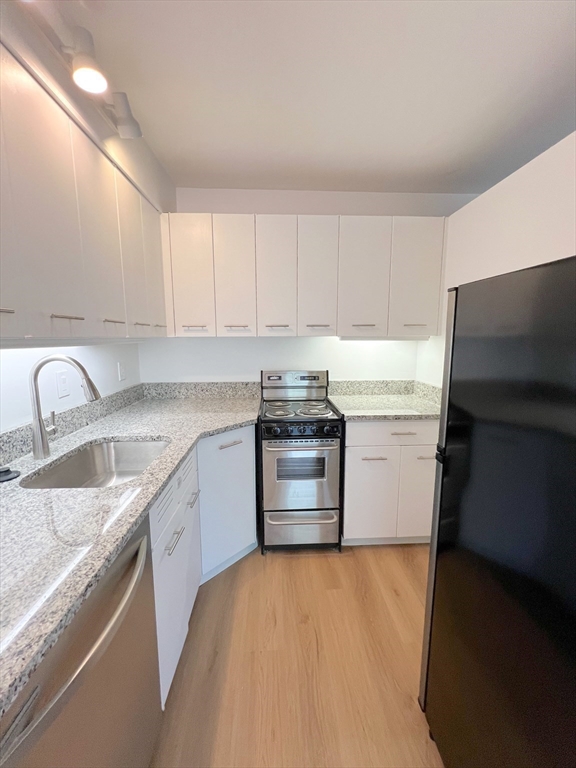 1 bed, 1 bath apartment for rent at 29 Concord Ave Unit 702, Harvard Square — photo 10 of 28