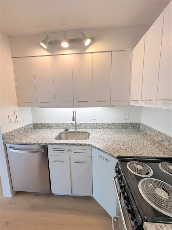 1 bed, 1 bath apartment for rent at 29 Concord Ave Unit 702, Harvard Square — photo 11 of 28