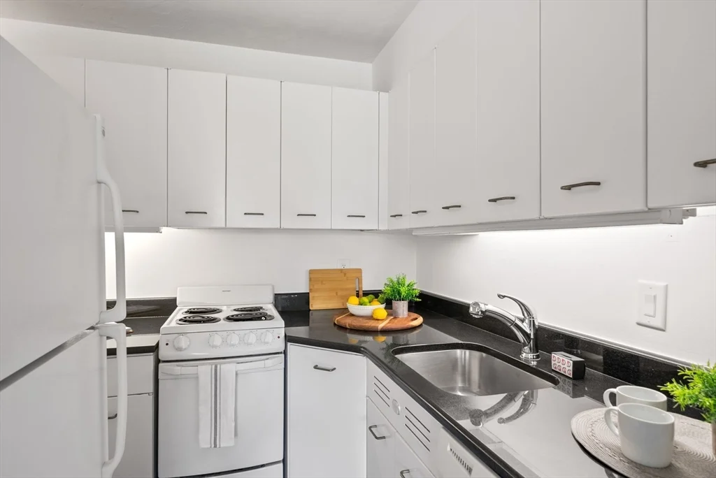 1 bed, 1 bath apartment for rent at 29 Concord Ave Unit 705, Neighborhood Nine — photo 8 of 14