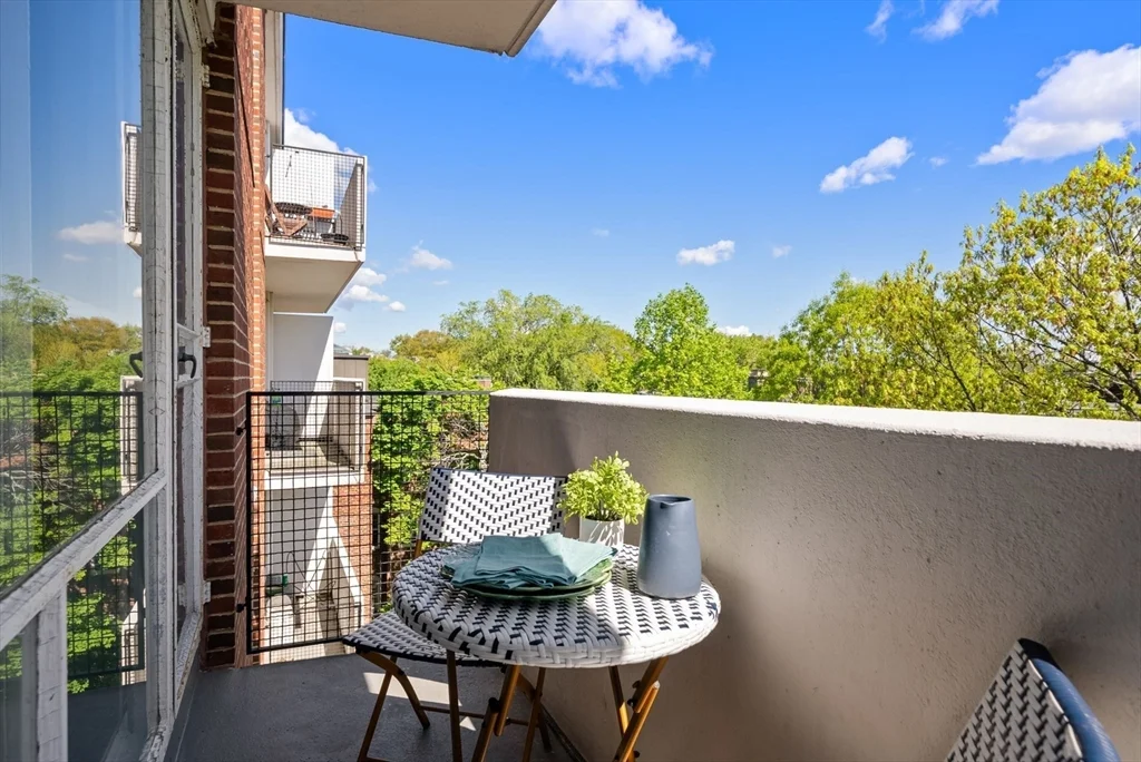 1 bed, 1 bath apartment for rent at 29 Concord Ave Unit 705, Neighborhood Nine — photo 4 of 14