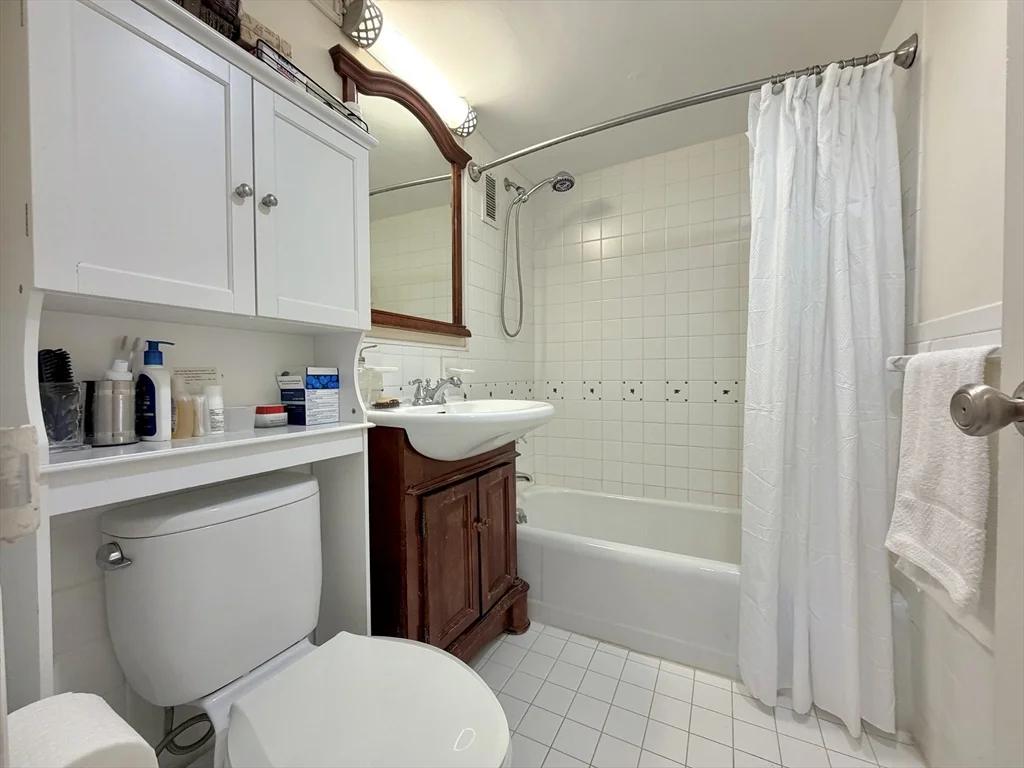 1 bed, 1 bath apartment for rent at 29 Concord Ave Unit 706, Harvard Square — photo 7 of 13