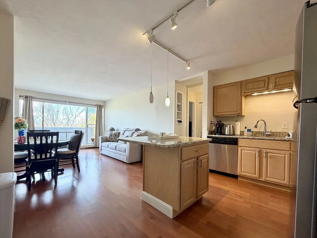1 bed, 1 bath apartment for rent at 29 Concord Ave Unit 706, Harvard Square — photo 4 of 13
