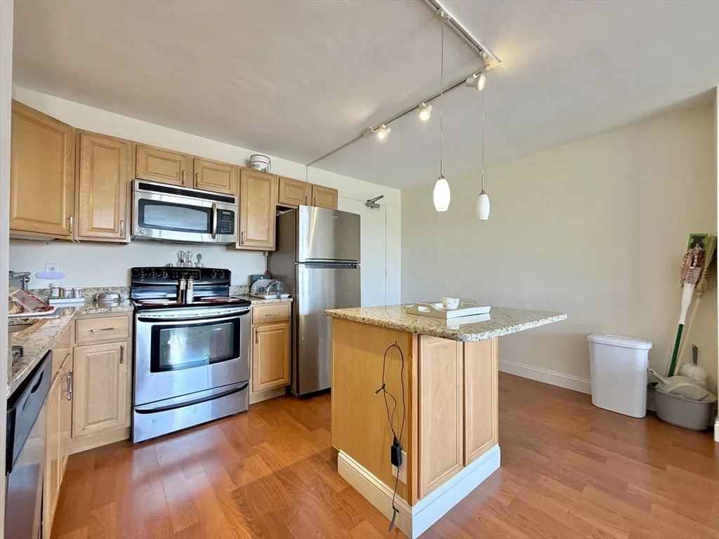 1 bed, 1 bath apartment for rent at 29 Concord Ave Unit 706, Harvard Square — photo 3 of 13