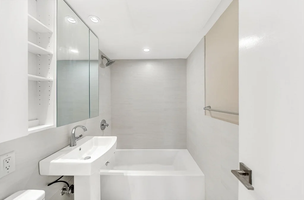 1 bed, 1 bath apartment for rent at 29 Concord Ave Unit 709, Neighborhood Nine — photo 10 of 14