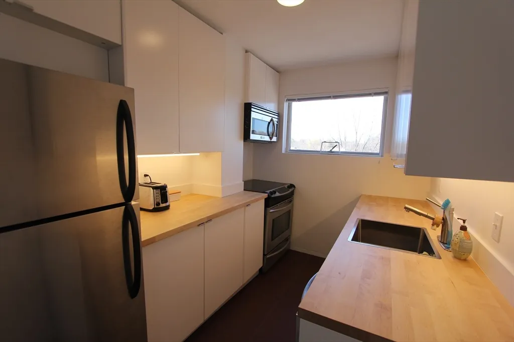 2 bed, 1 bath apartment for rent at 29 Concord Ave Unit 715, Neighborhood Nine — photo 7 of 26