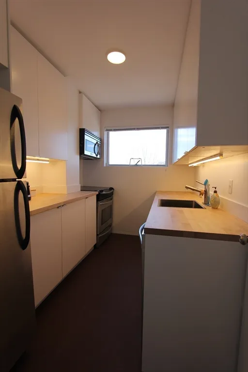 2 bed, 1 bath apartment for rent at 29 Concord Ave Unit 715, Neighborhood Nine — photo 8 of 26