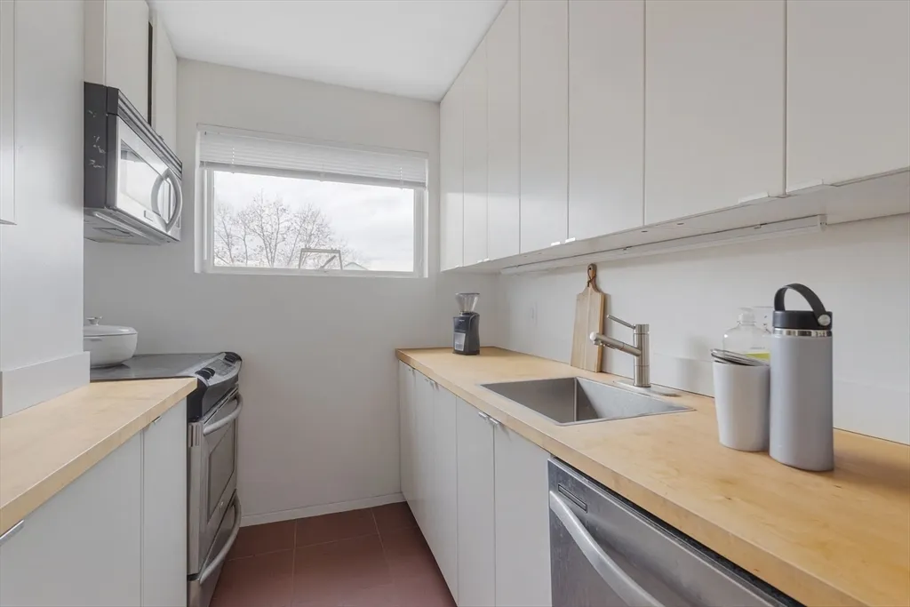 2 bed, 1 bath apartment for rent at 29 Concord Ave Unit 715, Neighborhood Nine — photo 6 of 26