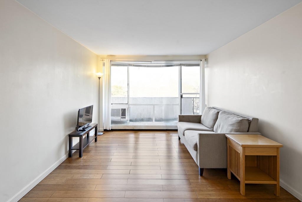 1 bed, 1 bath apartment for rent at 29 Concord Ave Unit 804, Neighborhood Nine — photo 2 of 13