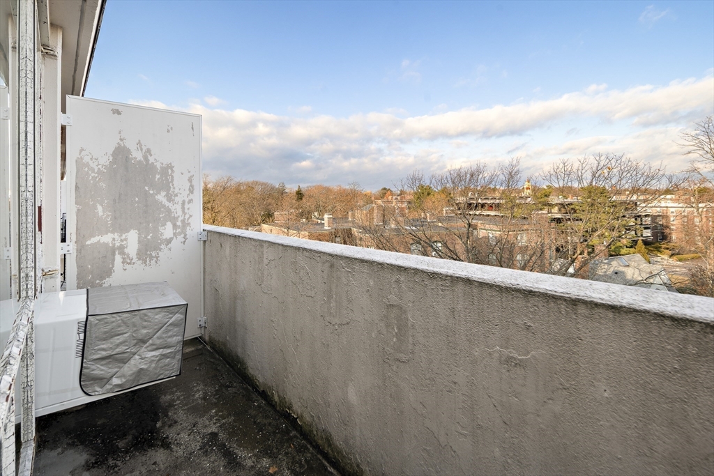 1 bed, 1 bath apartment for rent at 29 Concord Ave Unit 804, Neighborhood Nine — photo 9 of 13