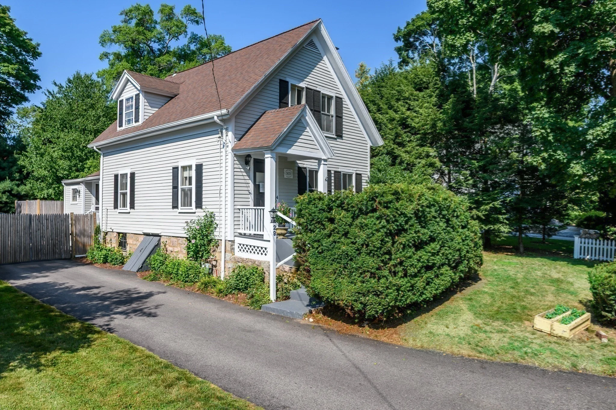 4 bed, 4+ bath apartment for rent at 29 Cottage St, Wellesley — photo 1 of 39
