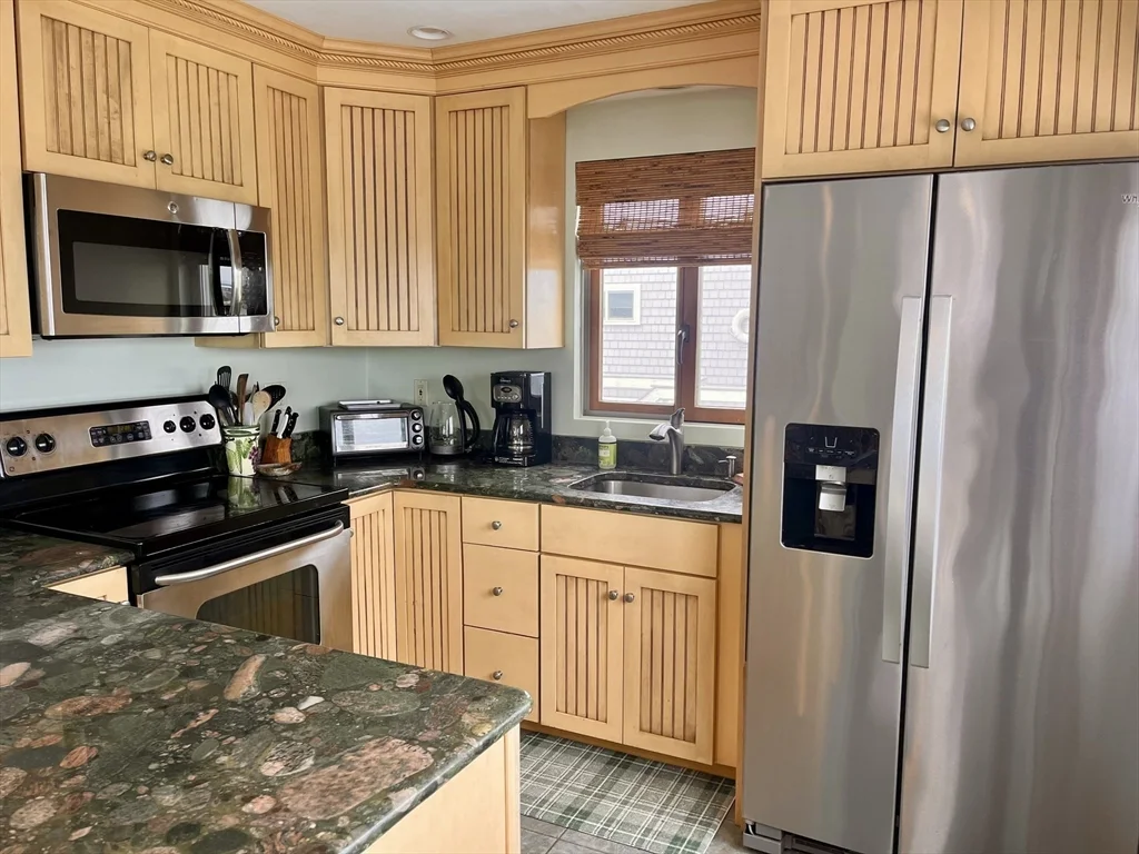 2 bed, 2 bath apartment for rent at 29 Cove St, Mattapoisett — photo 6 of 14