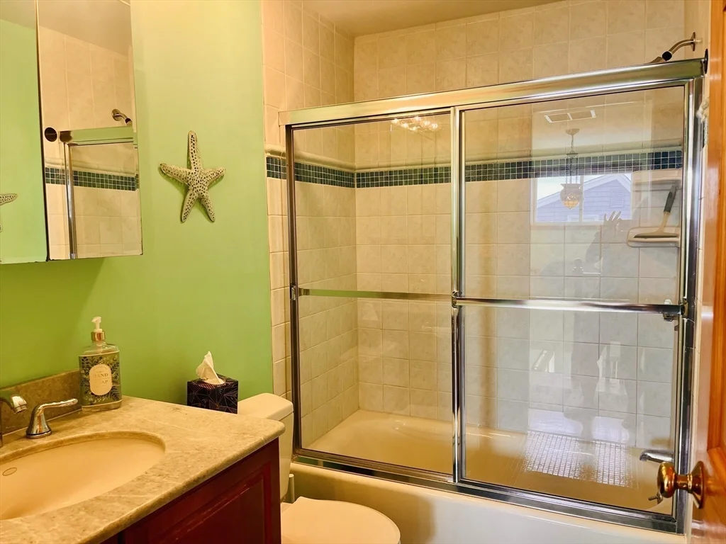 2 bed, 2 bath apartment for rent at 29 Cove St, Mattapoisett — photo 11 of 14