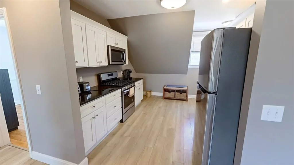 4 bed, 2 bath apartment for rent at 29 Creighton St Unit 3A, Providence — photo 2 of 7