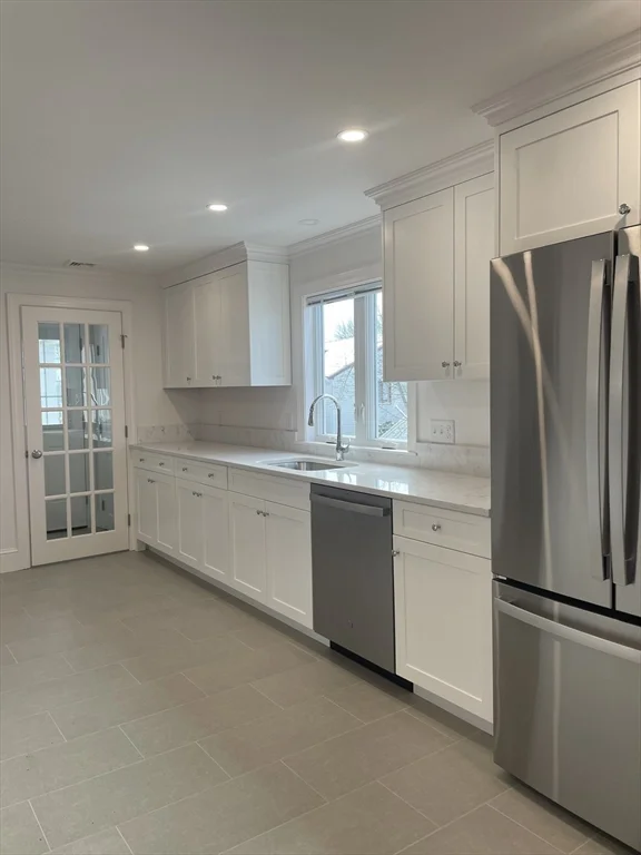 4 bed, 2 bath apartment for rent at 29 Crescent Rd Unit 29, Belmont — photo 6 of 21