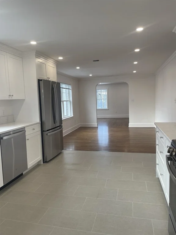 4 bed, 2 bath apartment for rent at 29 Crescent Rd Unit 29, Belmont — photo 8 of 21