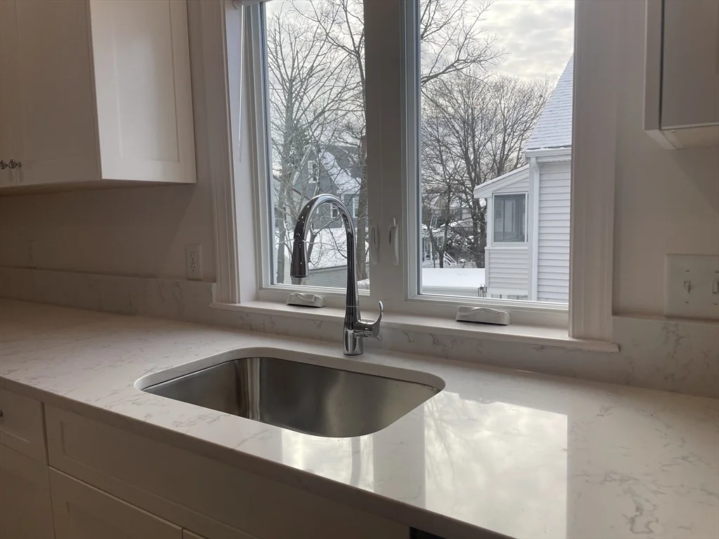4 bed, 2 bath apartment for rent at 29 Crescent Rd Unit 29, Belmont — photo 9 of 21