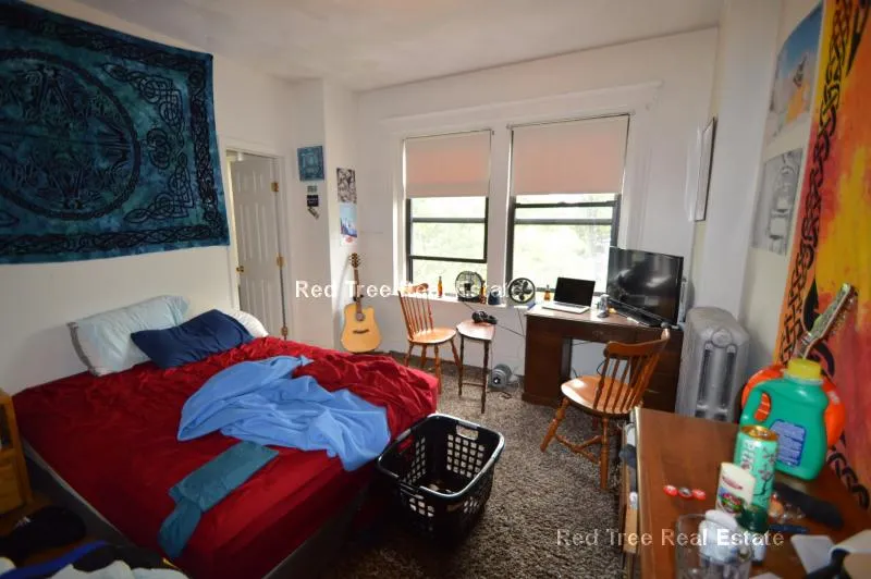 4 bed, 2 bath apartment for rent at 29 Cummings Rd Unit 6, Brighton — photo 7 of 9