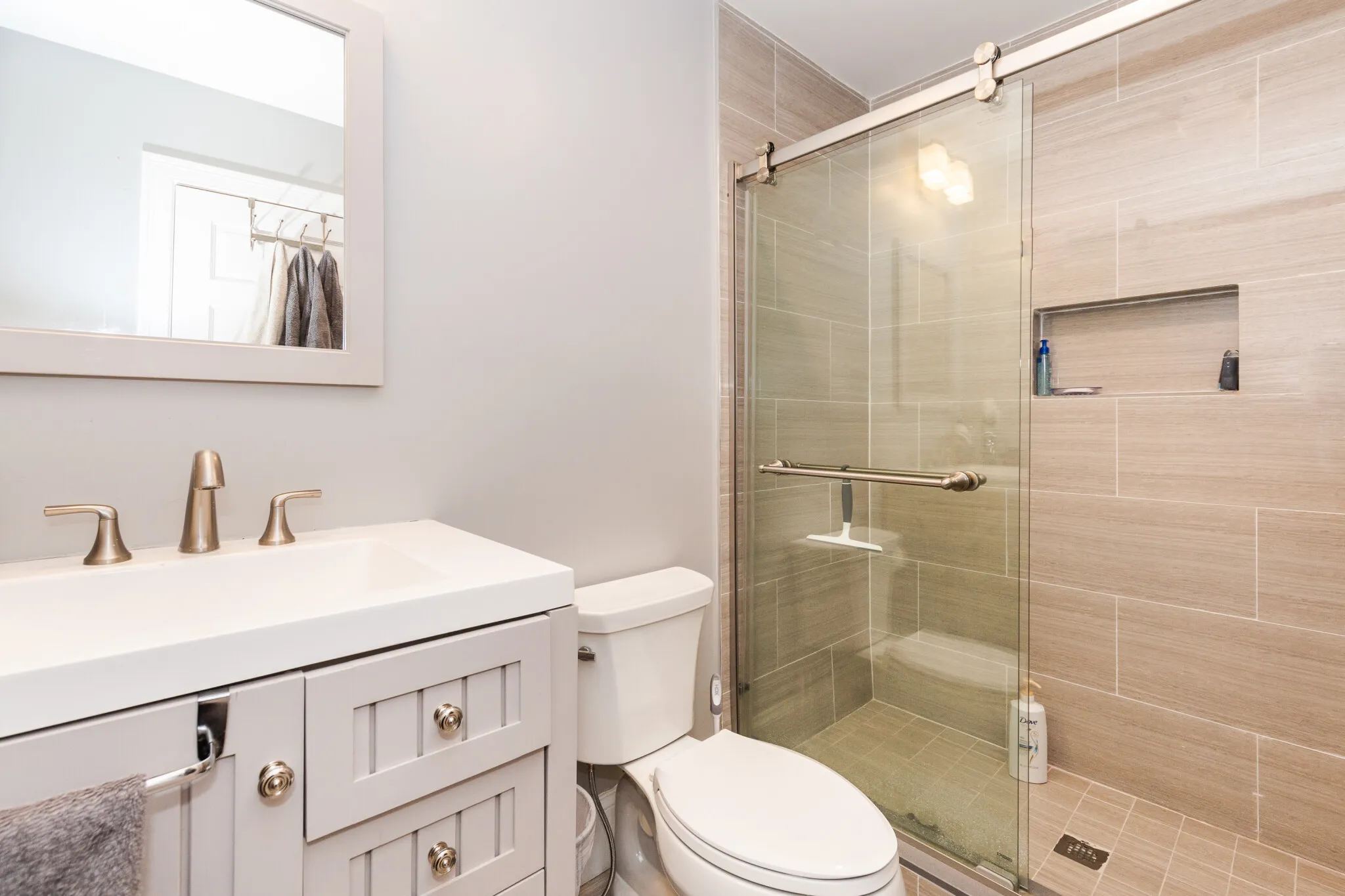 5 bed, 3 bath apartment for rent at 29 Darling St Unit 1, Mission Hill — photo 4 of 13