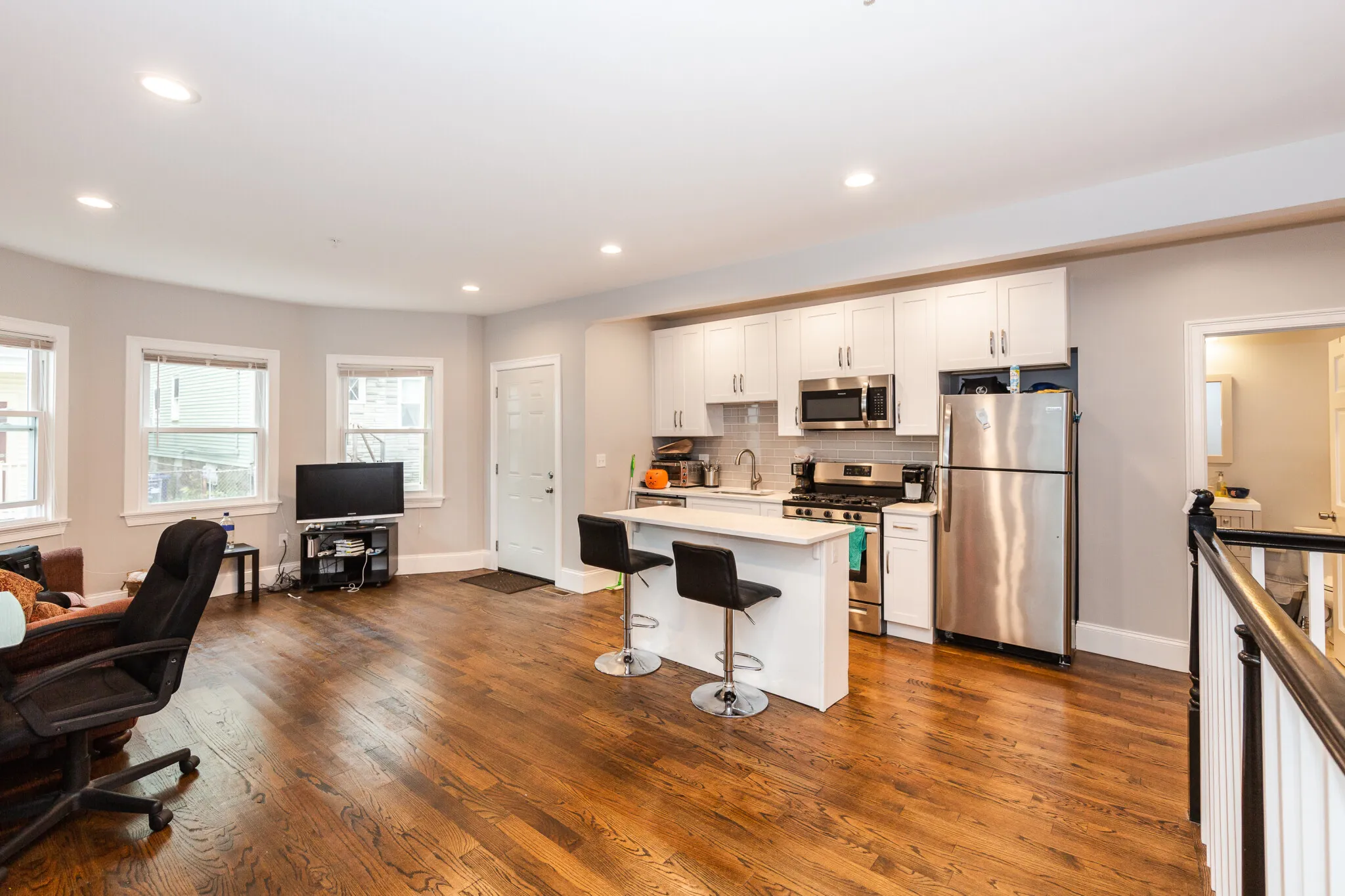 5 bed, 3 bath apartment for rent at 29 Darling St Unit 1, Mission Hill — photo 2 of 13