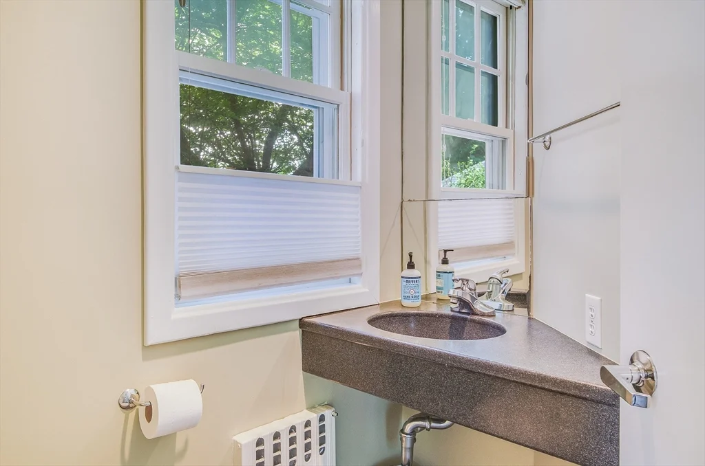 4 bed, 2 bath apartment for rent at 29 Devereaux St, Arlington — photo 13 of 33