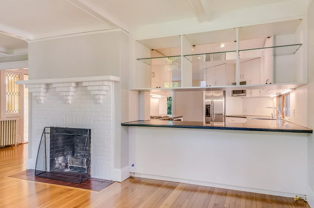 4 bed, 2 bath apartment for rent at 29 Devereaux St, Arlington — photo 7 of 33