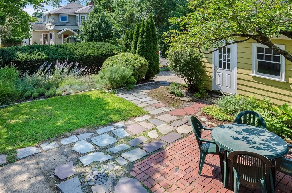 4 bed, 2 bath apartment for rent at 29 Devereaux St, Arlington — photo 30 of 33