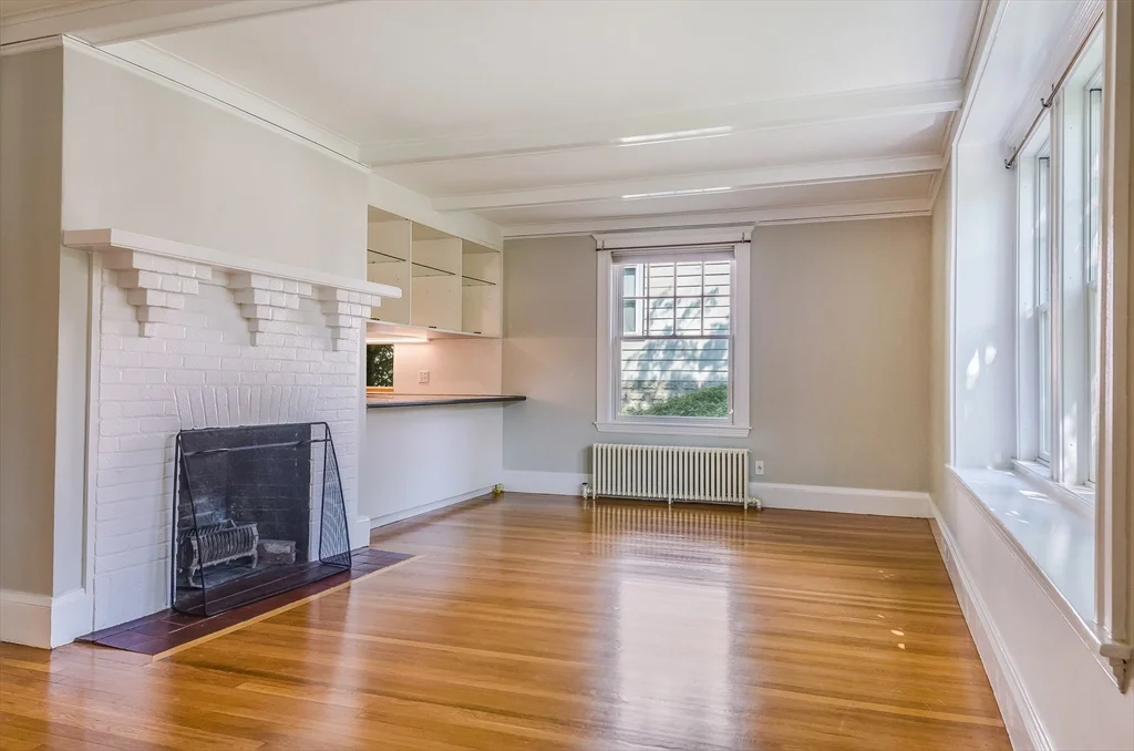 4 bed, 2 bath apartment for rent at 29 Devereaux St, Arlington — photo 5 of 33