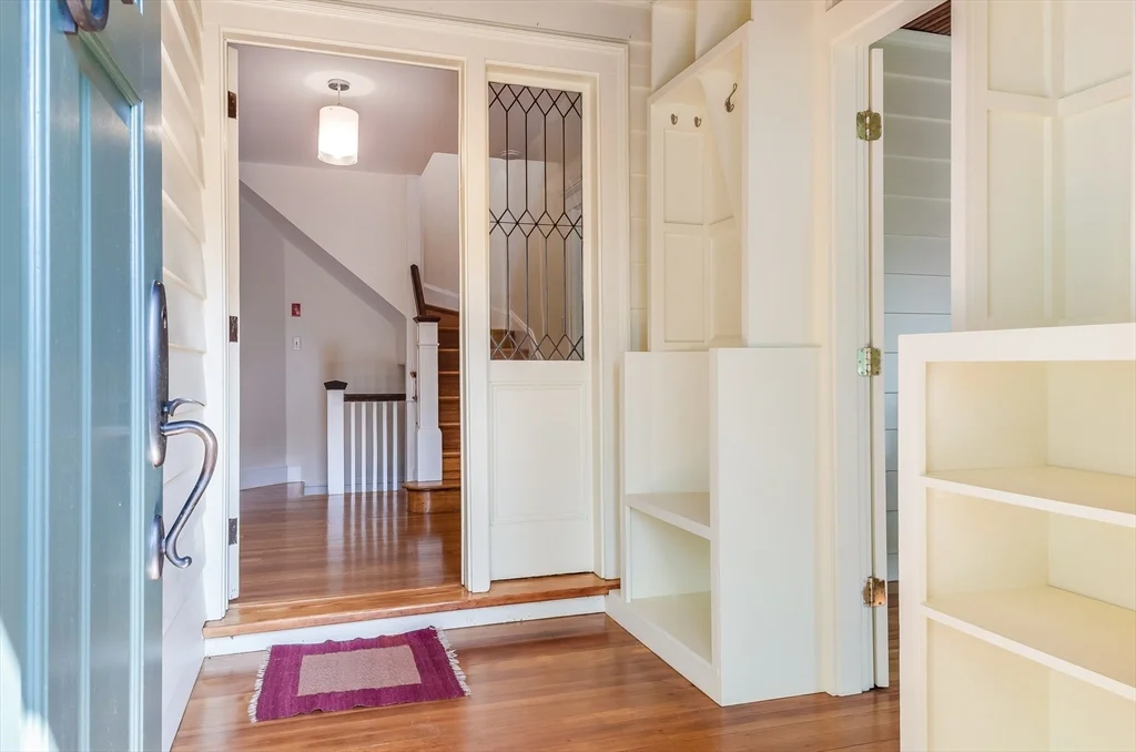 4 bed, 2 bath apartment for rent at 29 Devereaux St, Arlington — photo 2 of 33