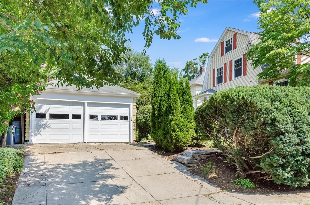 4 bed, 2 bath apartment for rent at 29 Devereaux St, Arlington — photo 32 of 33