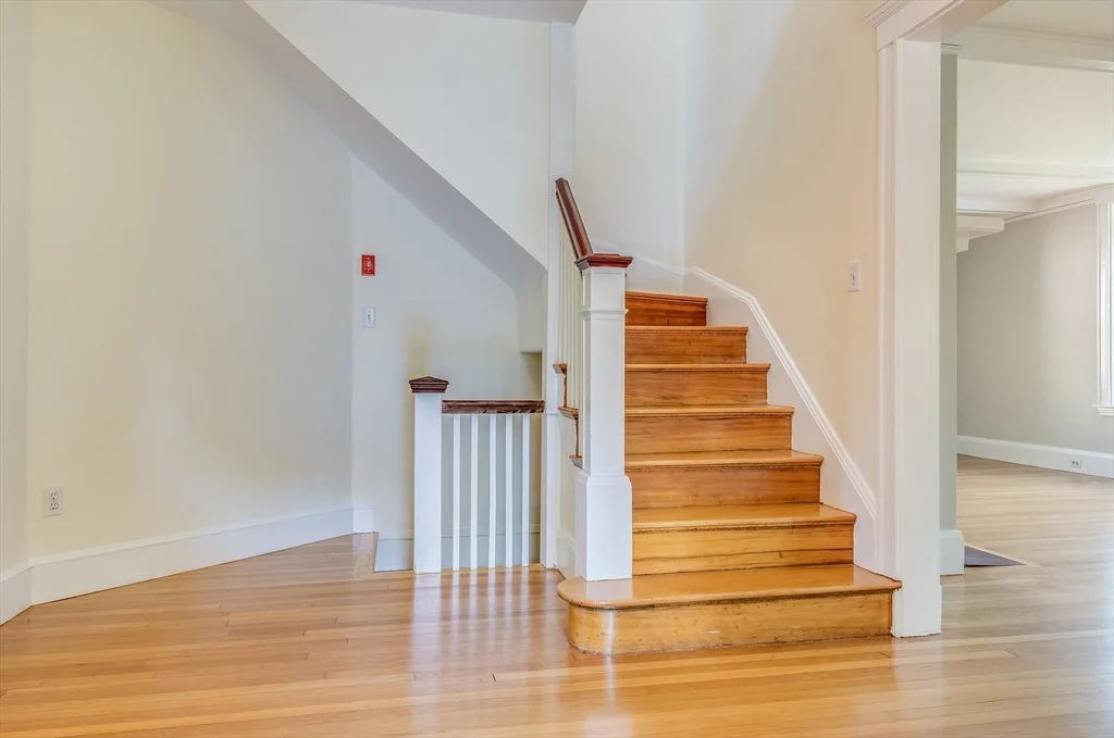 4 bed, 2 bath apartment for rent at 29 Devereaux St, Arlington — photo 4 of 33