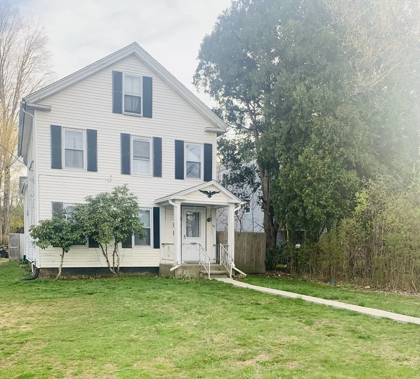 2 bed, 1 bath apartment for rent at 29 Dresser Unit 1, Southbridge