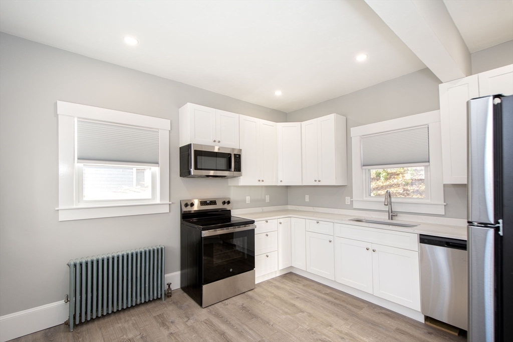 3 bed, 1 bath apartment for rent at 29 East Ave Unit 1, Whitman — photo 4 of 13