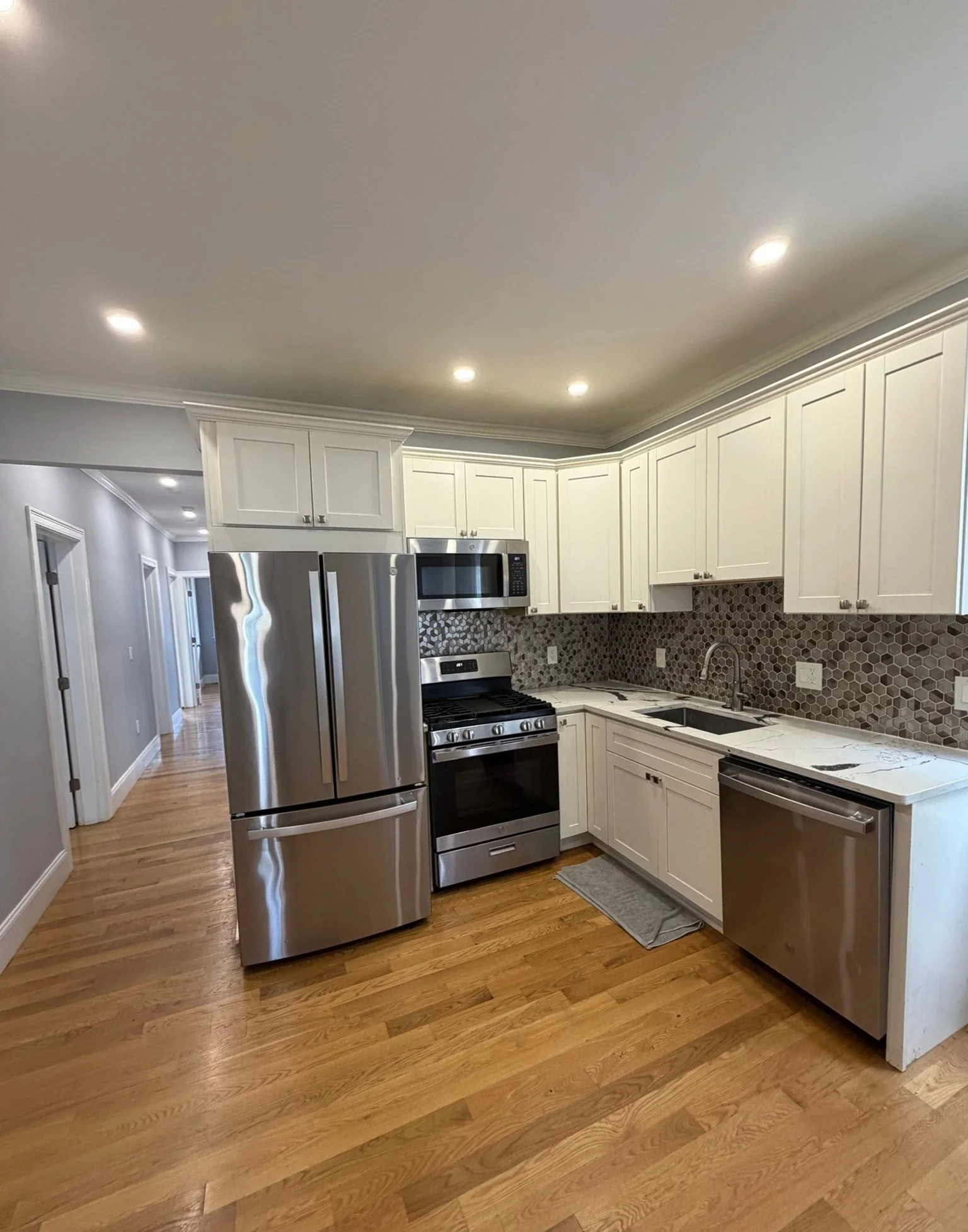 4 bed, 1 bath apartment for rent at 29 East St Unit 2, Dorchester — photo 1 of 15
