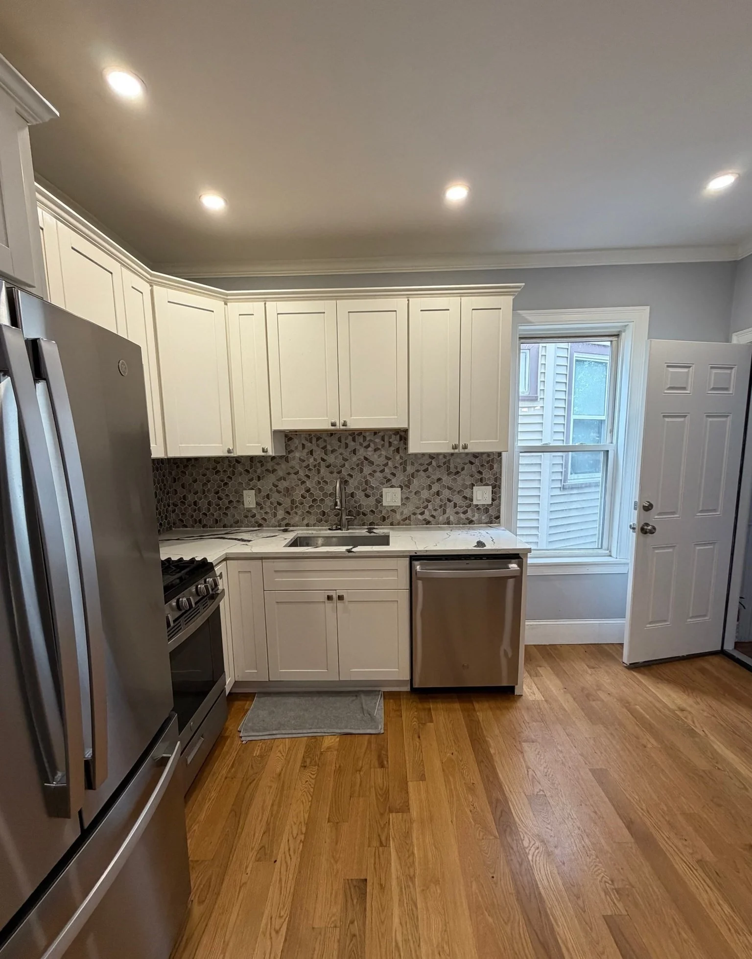 4 bed, 1 bath apartment for rent at 29 East St Unit 2, Dorchester — photo 2 of 15