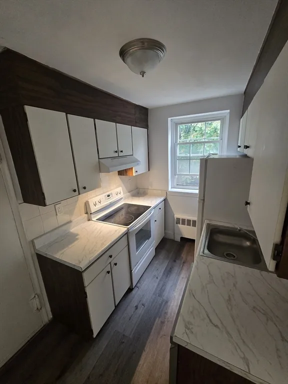 2 bed, 1 bath apartment for rent at 29 Englewood Ave Unit 6, Salisbury Road - Corey Farm — photo 3 of 9