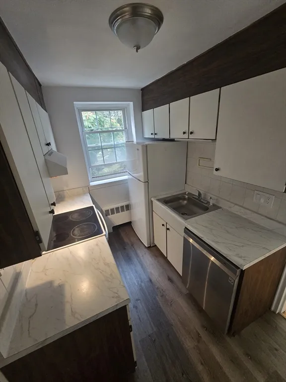 2 bed, 1 bath apartment for rent at 29 Englewood Ave Unit 6, Salisbury Road - Corey Farm — photo 2 of 9