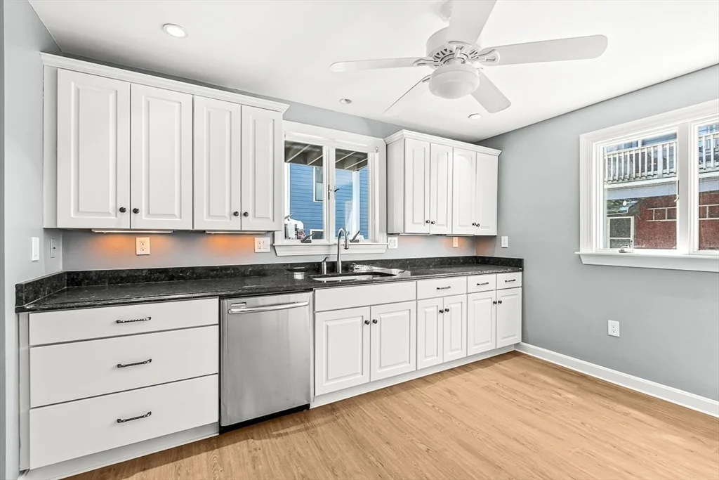 3 bed, 1 bath apartment for rent at 29 Fenwick St Unit 29, South Medford — photo 3 of 20