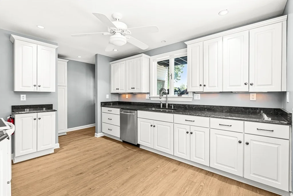 3 bed, 1 bath apartment for rent at 29 Fenwick St Unit 29, South Medford — photo 1 of 20