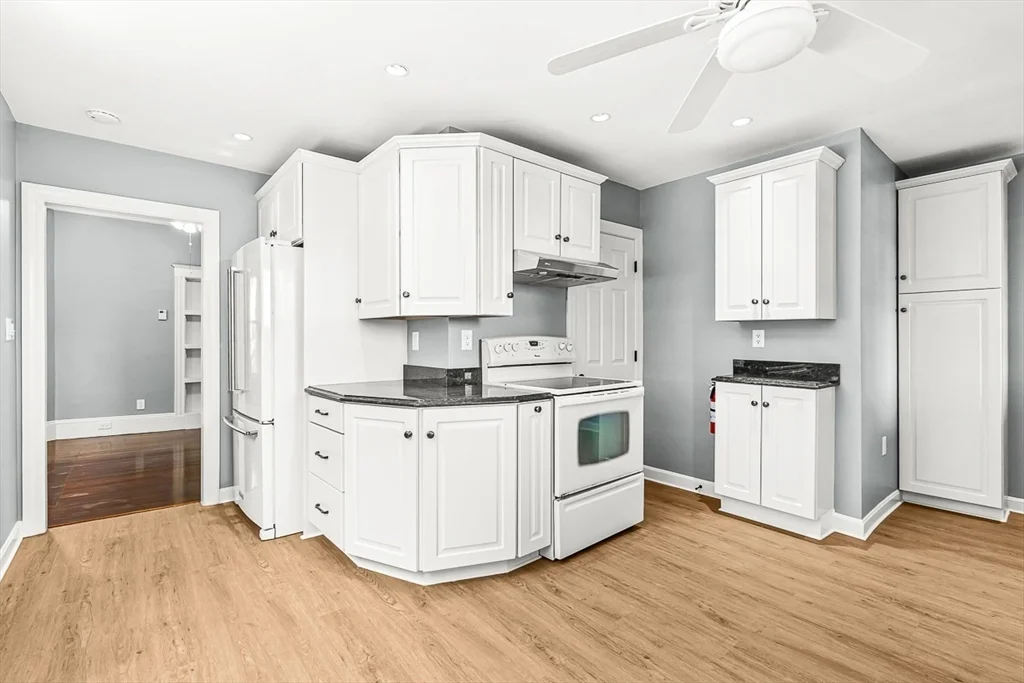 3 bed, 1 bath apartment for rent at 29 Fenwick St Unit 29, South Medford — photo 2 of 20