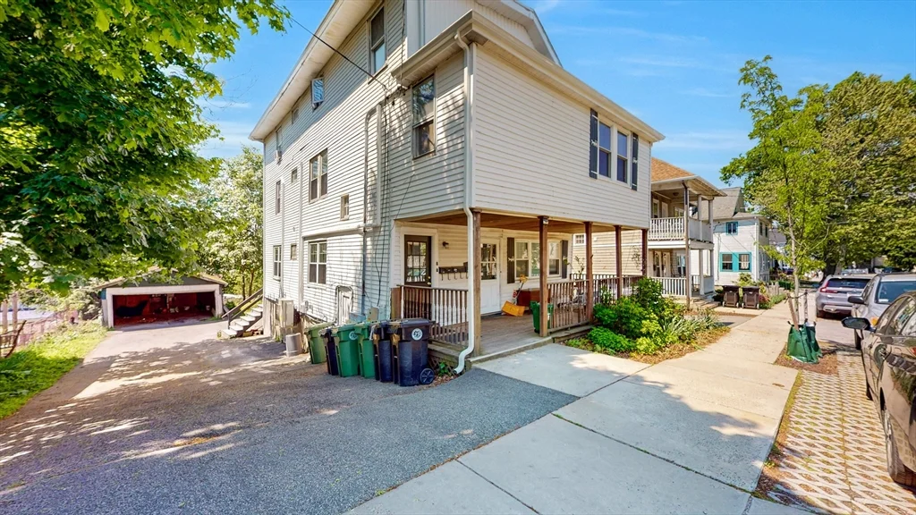 4 bed, 1 bath apartment for rent at 29 Fifield St Unit 29, Watertown — photo 2 of 23