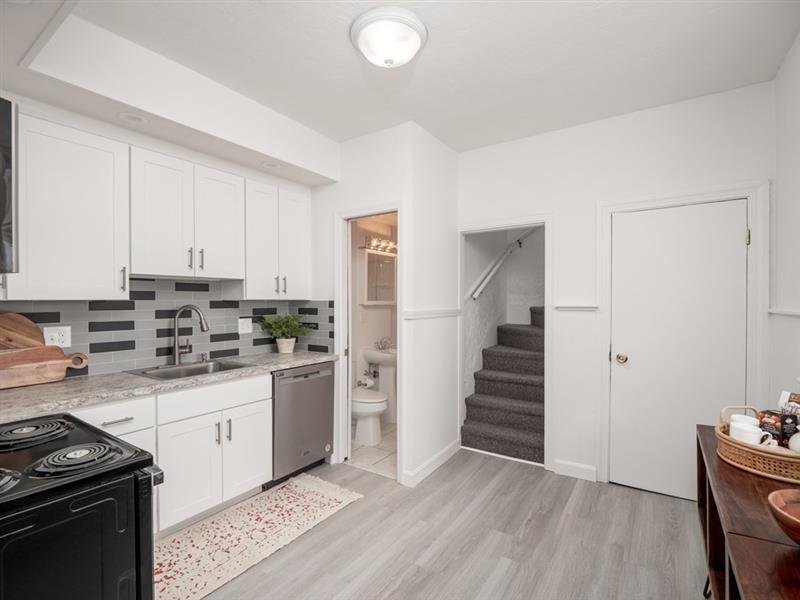 4 bed, 3 bath apartment for rent at 29 Florence St Unit 1, Medford — photo 2 of 21