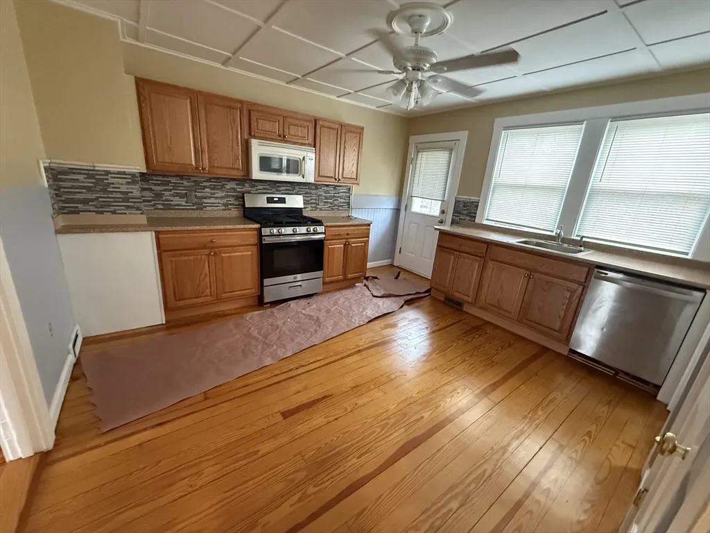 3 bed, 1 bath apartment for rent at 29 Forest Unit 29, North Plymouth — photo 2 of 10