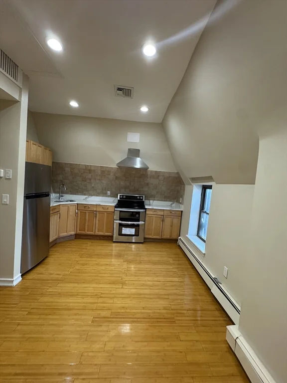 2 bed, 1 bath apartment for rent at 29 Forest Unit 3, Roxbury — photo 3 of 8