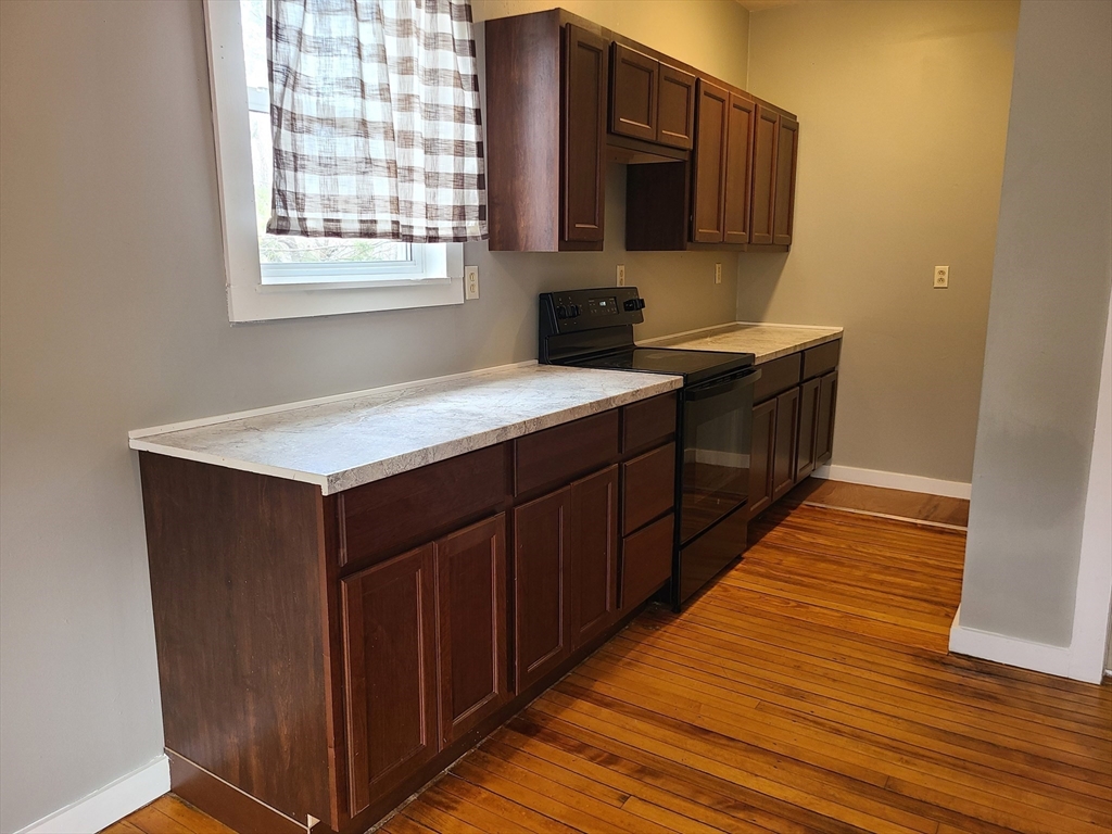 3 bed, 1 bath apartment for rent at 29 Franklin St Unit 2, Whitman — photo 3 of 19