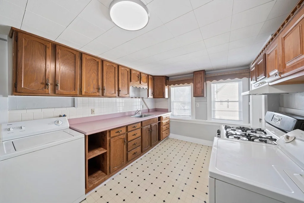 3 bed, 1 bath apartment for rent at 29 Freeman St Unit 7, Stoughton — photo 3 of 23