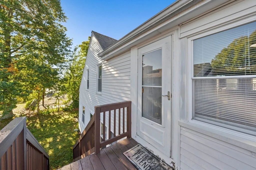 3 bed, 1 bath apartment for rent at 29 Freeman St Unit 7, Stoughton — photo 1 of 23